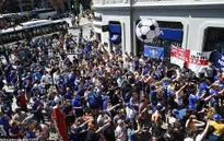 CĐV Chelsea và Man City phải cách ly tại nhà sau khi trở về từ trận chung kết Champions League