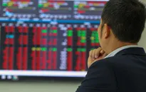 Bloomberg: VN-Index chọc thủng mốc 1.500 điểm trước cuối năm 2021