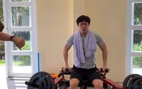 Biểu cảm hài hước của Công Phượng khi tập nặng