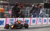 Max Verstappen bị cảnh cáo sau chiến thắng tại GP Styria