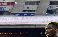 CĐV Paris Saint-Germain giăng biểu ngữ phản đối Paul Pogba