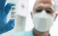 Nga thử nghiệm kết hợp vaccine của AstraZeneca và Sputnik V