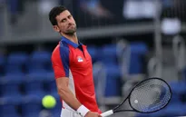 Thua Zverev, tay vợt số 1 thế giới Djokovic chia tay giấc mơ vàng Olympic