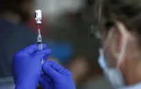 Singapore thử nghiệm vaccine COVID-19 chống lại biến thể Delta và các chủng khác