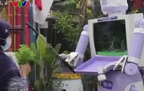 Robot phân phát đồ ăn cho bệnh nhân COVID-19