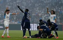 Cầu thủ Ligue 1 bị đột quỵ ngay trên sân