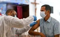 Một số quốc gia Trung Đông dẫn đầu thế giới về tỷ lệ tiêm vaccine