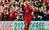 Virgil van Dijk sẽ được Liverpool "bảo vệ" trong mùa giải này