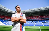 Xherdan Shaqiri chia tay Liverpool sang Pháp thi đấu