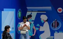 Trung Quốc đạt hơn 63% dân số tiêm vaccine COVID-19 đủ liều