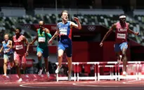 Olympic Tokyo 2020 | Karsten Warholm (Na Uy) phá sâu kỷ lục thế giới 400m rào nam