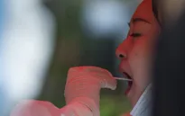 Trung Quốc chạy đua xét nghiệm đại trà nhiều lần, hạn chế phong tỏa diện rộng