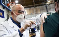 "Còn quá sớm để khẳng định cần tiêm mũi bổ sung vaccine ngừa COVID-19"