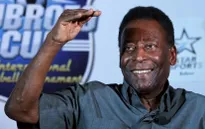 Pele trấn an người hâm mộ sau ca phẫu thuật
