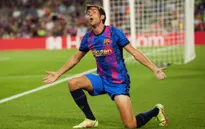 Bị cổ động viên la ó, sao Barcelona khóc trong phòng thay đồ