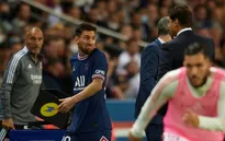 Messi phản ứng khi bị thay ra trong trận PSG gặp Lyon
