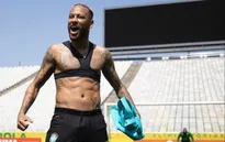 Neymar khoe cơ bụng, đập tan chỉ trích thừa cân