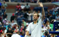 Thắng dễ Daniel Evans, Daniil Medvedev vào tứ kết Mỹ mở rộng
