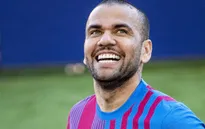 Dani Alves gây nên cảnh hỗn loạn trong nhà tù