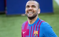 Dani Alves đi vào lịch sử của El Clasico