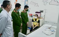 Trao quà Tết và hỗ trợ chi phí phẫu thuật cho bệnh nhi mắc bệnh tim bẩm sinh tại Bệnh viện E Hà Nội