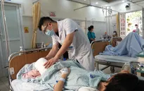 Cô gái 17 tuổi bị tai nạn giao thông phải cắt cụt hai chân