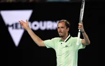 Ngược dòng kịch tính, Medvedev đối đầu Tsitsipas ở bán kết Australia mở rộng 2022