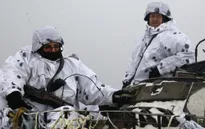 Tình hình Ukraine "nóng lên", người dân cầu nguyện chiến tranh không xảy ra