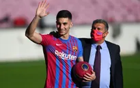 Vừa ra mắt hoàng tráng tại Barcelona, Ferran Torres đã nhiễm COVID-19