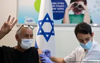 Israel: Mũi tiêm vaccine COVID-19 thứ tư tăng cường kháng thể gấp 5 lần