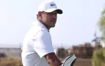 Brooks Koepka dẫn đầu vòng 1 LIV Golf Jeddah