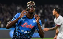 Thắng kịch tính Bologna, Napoli trở lại ngôi đầu Serie A