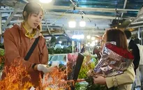 Nhộn nhịp chợ hoa ngày 20/10