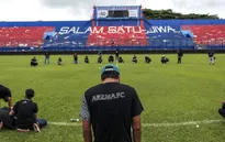 Điểm báo về sự cố đáng tiếc trên sân bóng tại Indonesia