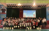 Cùng em đến trường: Trao tặng 60 suất học bổng và 1000 suất quà cho học sinh nghèo vượt khó tại tỉnh Phú Thọ