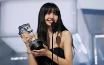 Lisa (BLACKPINK) - Nghệ sĩ solo K-Pop đầu tiên đồng thắng giải tại VMAs và EMAs