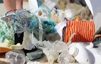 Tàu hút rác thải nhựa trên biển Địa Trung Hải