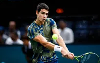 Carlos Alcaraz dễ dàng vượt qua vòng 2 Paris Masters 2022