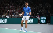 Novak Djokovic dễ dàng tiến vào bán kết của Paris Masters