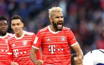 Bayern Munich và Dortmund cùng giành 3 điểm