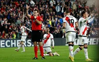 Real Madrid thất bại đầu tiên tại La Liga, mất ngôi đầu vào tay Barcelona