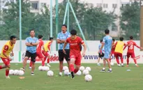 Thầy trò HLV Park Hang Seo hứng khởi trong ngày trở lại Hà Nội tập luyện
