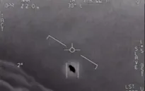 Lầu Năm Góc nhận 400 báo cáo về UFO