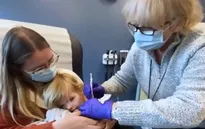 Trẻ từ 6 tháng tuổi tại Mỹ được tiêm vaccine COVID-19 cải tiến