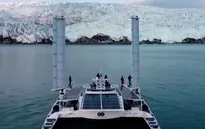 Pháp ra mắt tàu chở hàng không khí thải