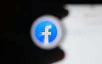 Facebook "tứ bề thọ địch"