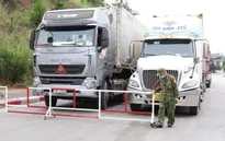 Hàng nghìn container nông sản lại “tắc đường” tại cửa khẩu