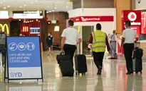 Các bang lớn nhất Australia nới lỏng các hạn chế COVID-19 trước khi mở cửa trở lại