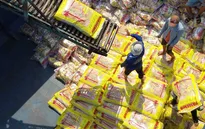 Giá gạo Việt vượt mặt Thái Lan