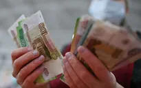 Đồng ruble Nga mất giá kỷ lục
